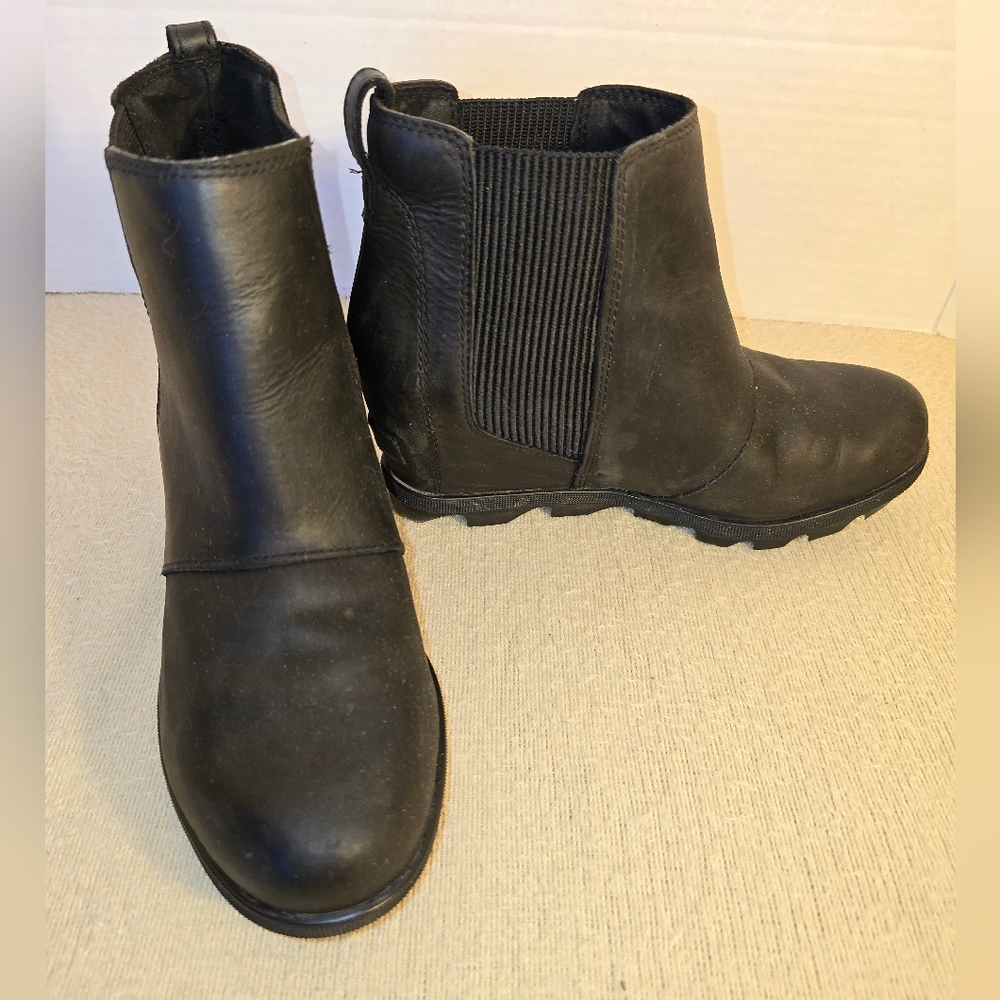 Sorel Black Joan Rhapsody Chelsea Wedge Boots size 8.5